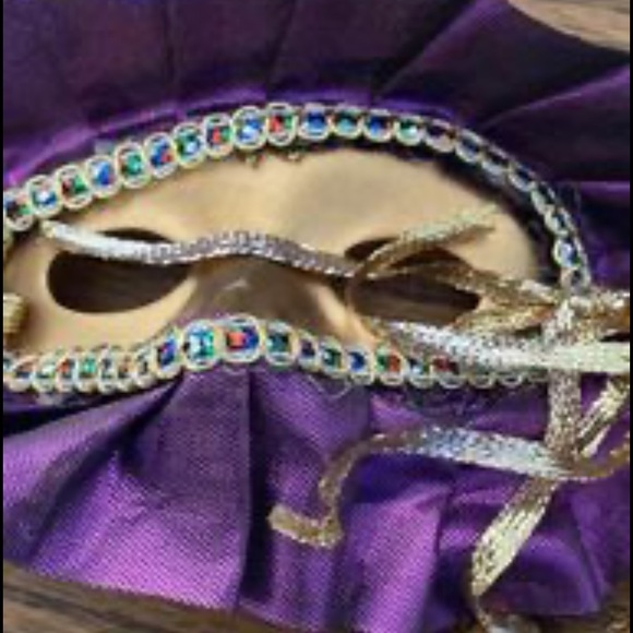 Mardi Gras Masks - Picture 3 of 5